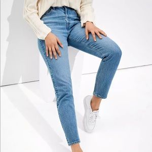 American Eagle Mom Jeans (4 long)